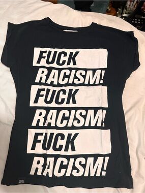 DEDICATED - Black T-shirt Visby Anti Racism